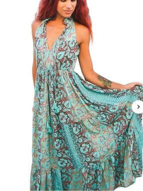 MAMEY Halter Style floral-patterned maxi dress Size medium NEW!